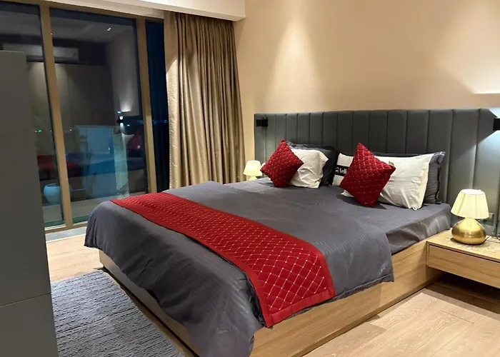 Hotel Paras Sqaue Suites - Luxurious Stay In Gurgaon