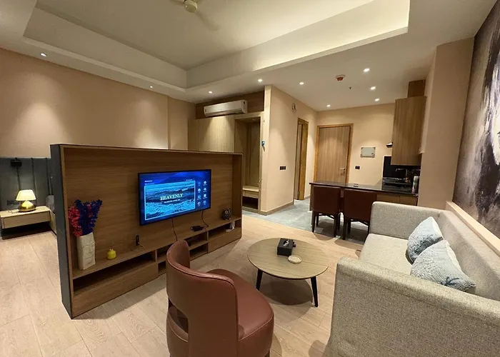 Hotel Paras Sqaue Suites - Luxurious Stay In Gurgaon