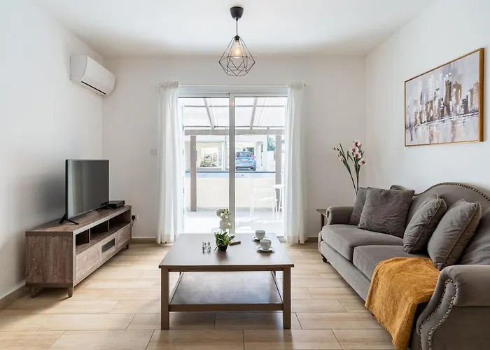 Levante - 2-Br Apt & Terrace In Larnaca