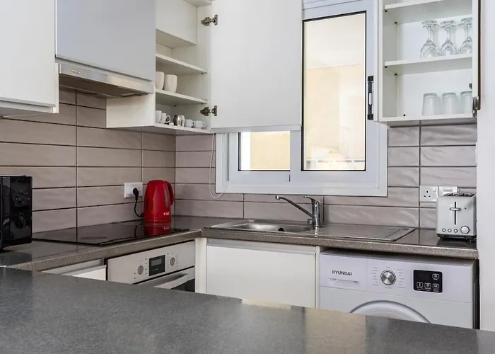 Levante - 2-Br Apt & Terrace In Larnaca
