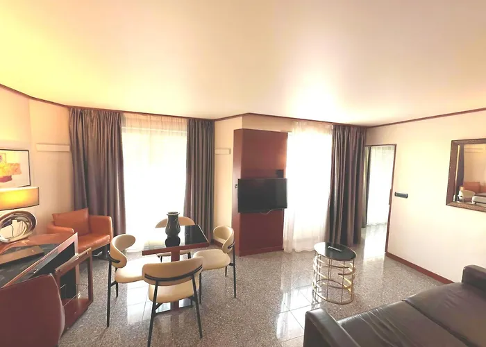 Goldstar Resort & Suites Nice