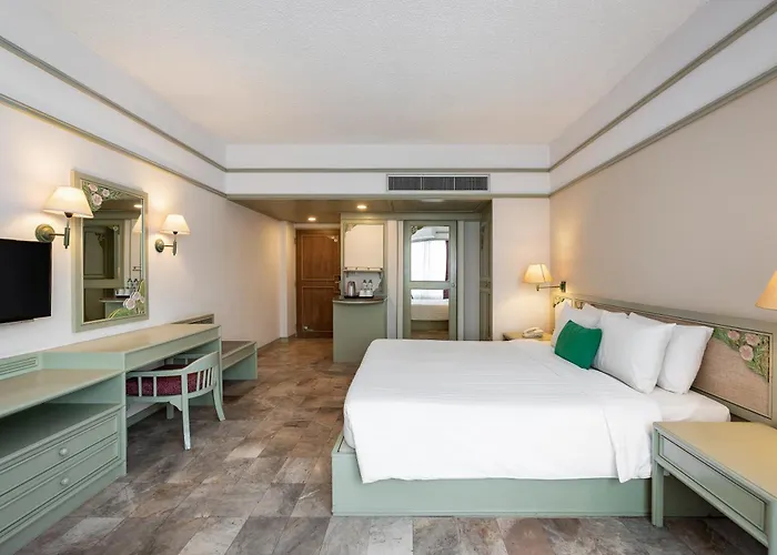 Cholchan Pattaya Beach Resort - Sha Extra Plus