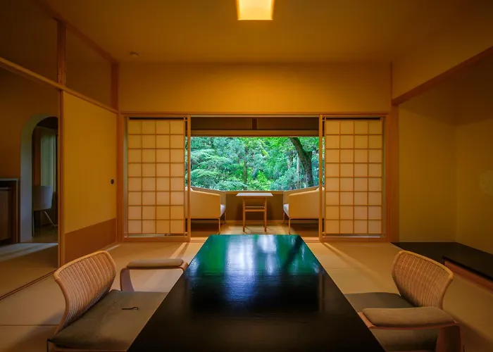 Nara Kasugaokuyama Tsukihitei Hotel