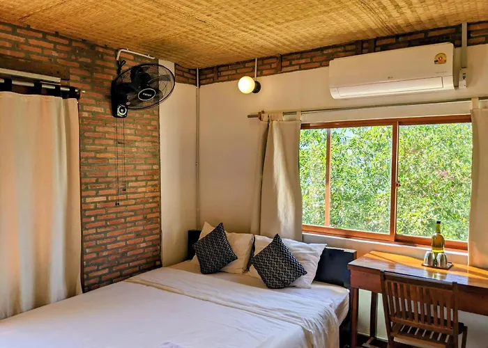 Yk Art House & Bong Bonlai Vegan Hotel Phnom Penh