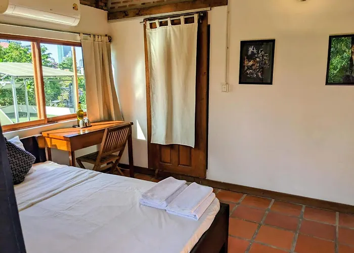 Yk Art House & Bong Bonlai Vegan Hotel Phnom Penh