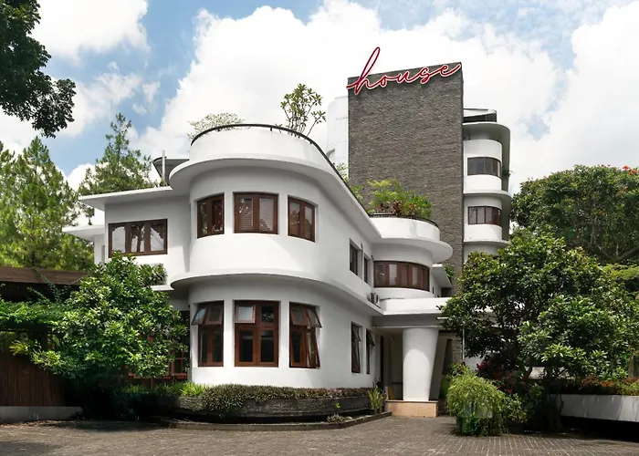 House Sangkuriang Hotel Bandung