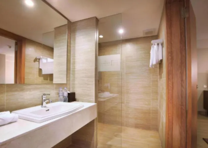 Harper Kuta Hotel By Aston Legian 