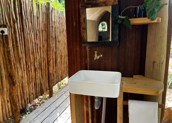 Distant Relatives Ecolodge & Backpackers Kilifi