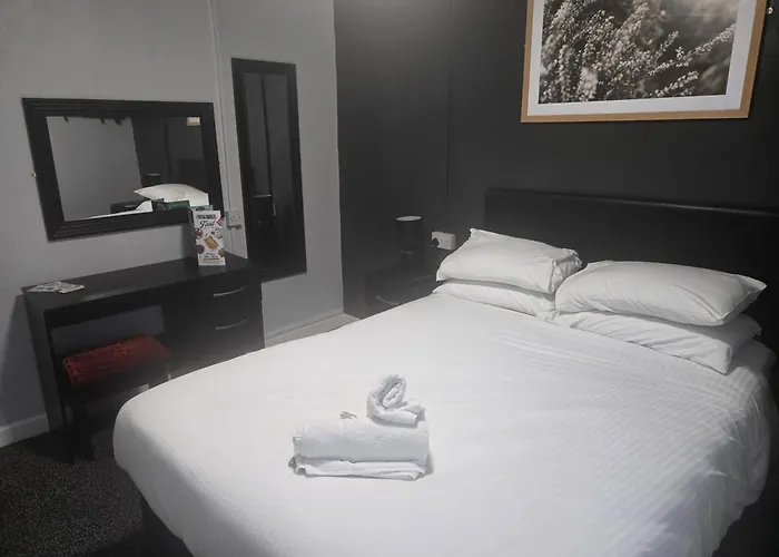Peek-A-Booze - Budget Hotel - Adults Only Blackpool