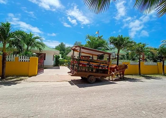 Le Surmer Self Catering Chalets La Digue