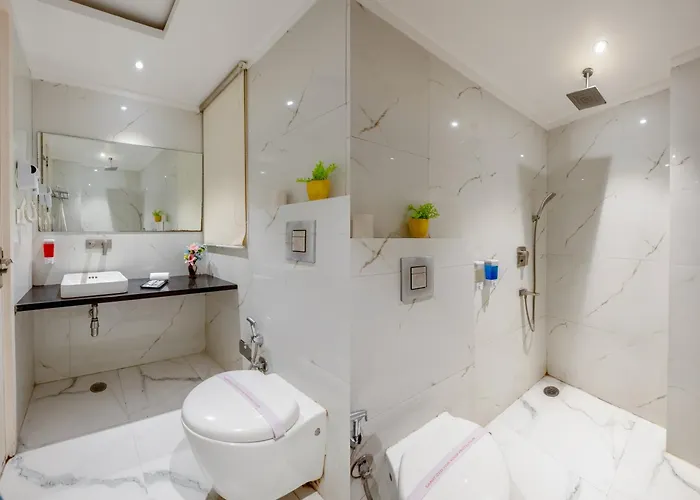Aman Continental With Restaurant - 5Mins From Connaught Place ,Railway Station & Metro New Delhi