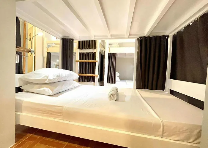 Chill Out Hostel Balabag 