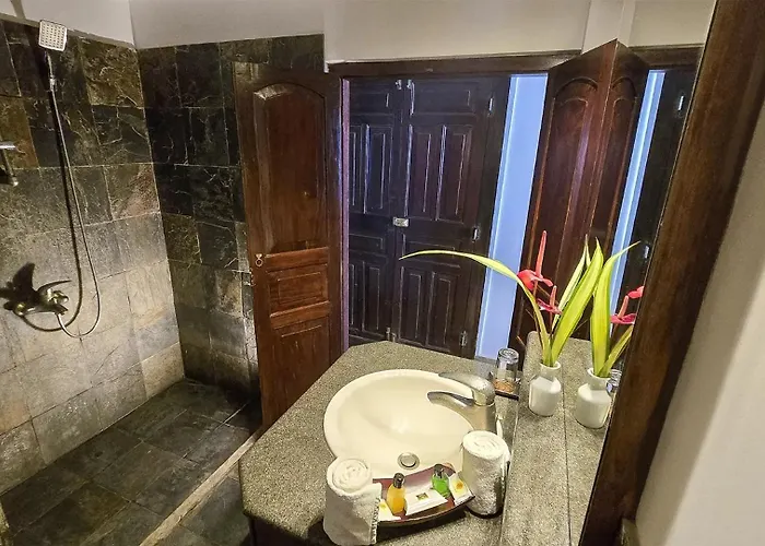 Villa Kusum Hikkaduwa