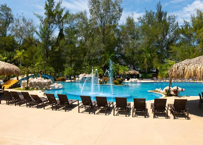 La Ensenada Beach Resort Tela