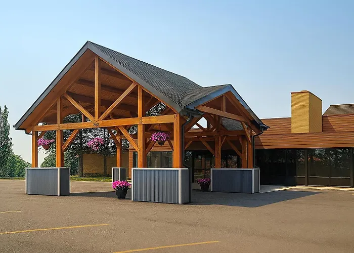 Super 8 By Wyndham Spruce Grove Hotel