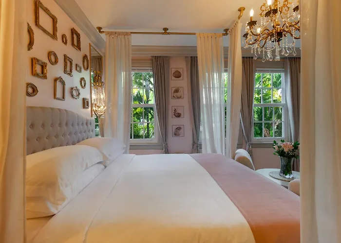 Hemingway Suites At Palm Beach Hotel Island