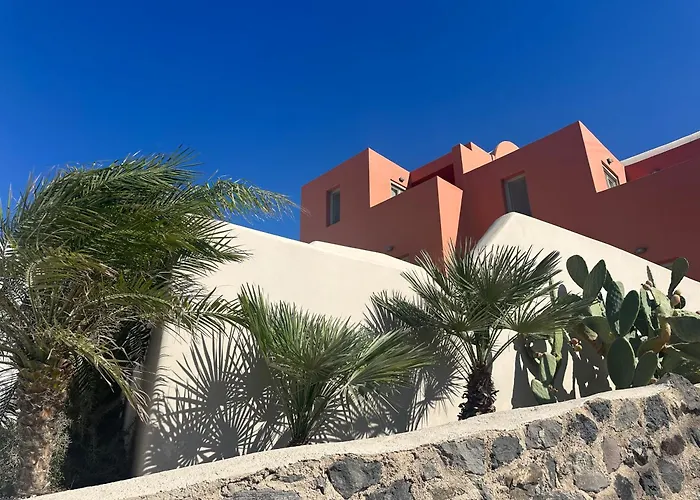 Pink Freud Villas Santorini Oia