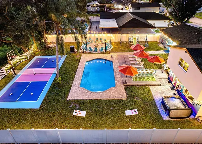New-Heated Pool-Pickleball-Hot Tub-Movie Theater-Game Room-Playset-Basketball-10 Beds Tampa