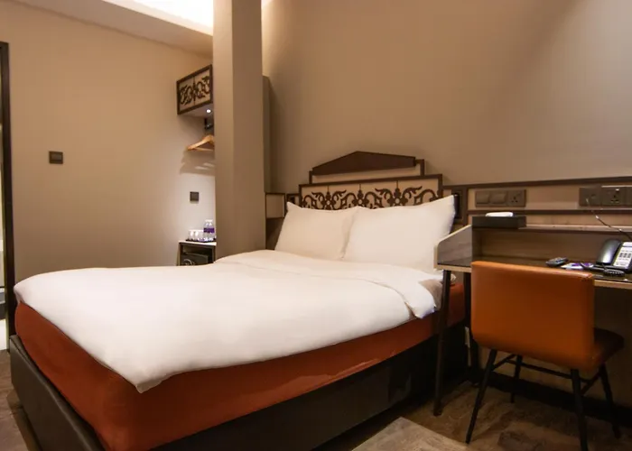 Aqueen Prestige Hotel Lavender Singapore