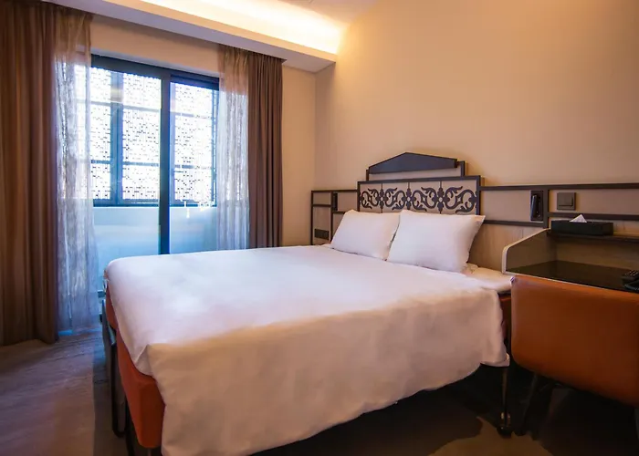 Aqueen Prestige Hotel Lavender Singapore