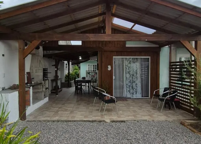 Casa Zimbos - 150 Metros Da Praia Bombinhas