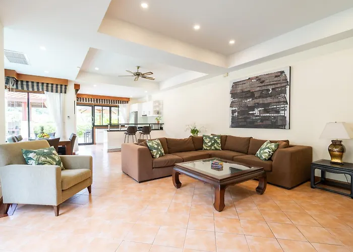 Grand 4-Bed Lagoon Villa - Private Pool & Garden - Laguna Phuket