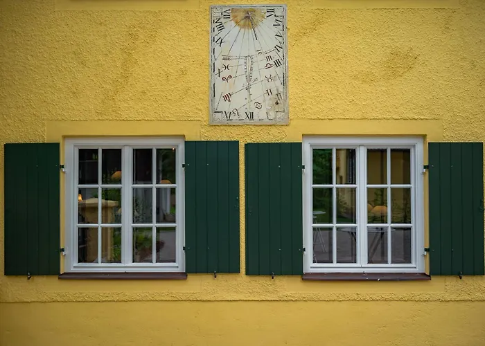 Gutshotel Menterschwaige - Heritage Boutique Hotel With Timless Elegance Munich