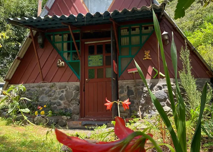 The Lookout Hideaway Cabin Banos 