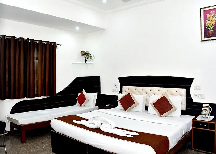 Hotel Palm Tree Near Taj Mahal Agra