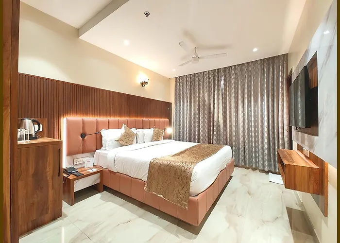 The Elegant Hotel Vishwam Inn Residency - Near Viswanath Temple And Ganga Ghat #Lift #Parking #Wi-Fi #Restaurant And All Facilities Are Available Book Early And Have Fun Varanasi