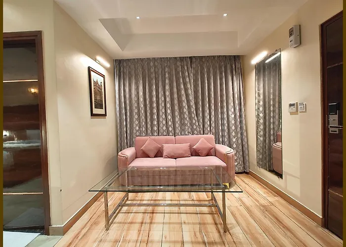 The Elegant Hotel Vishwam Inn Residency - Near Viswanath Temple And Ganga Ghat #Lift #Parking #Wi-Fi #Restaurant And All Facilities Are Available Book Early And Have Fun Varanasi