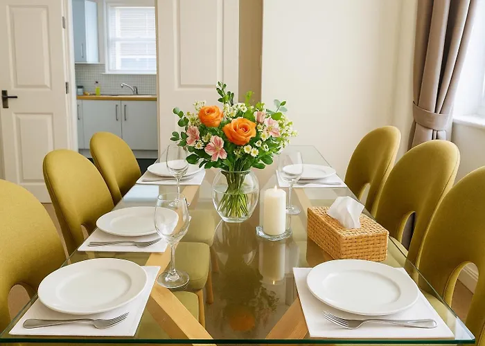 4 Bedroom House Central London - Free Parking