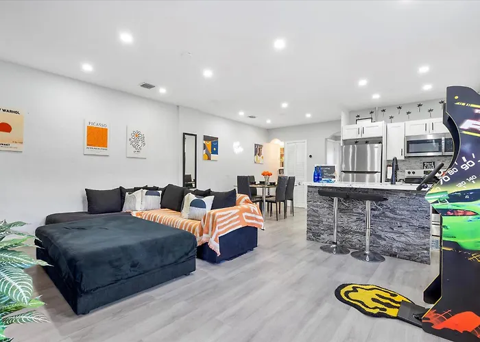 5 Min To Brickell & Bars - Arcade - King Bed - Outdoor Fun Villa Miami