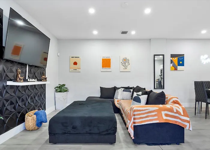5 Min To Brickell & Bars - Arcade - King Bed - Outdoor Fun Villa Miami