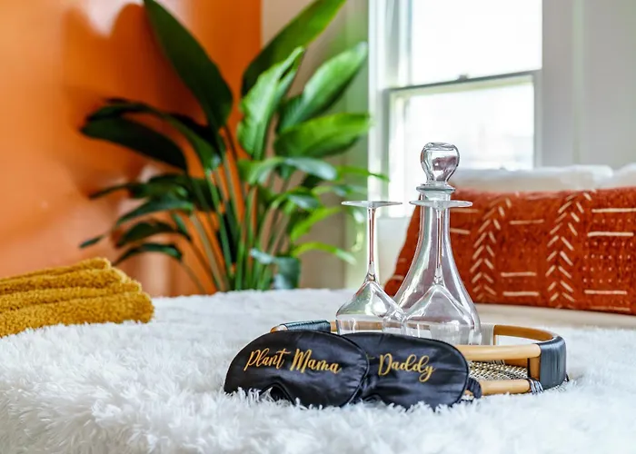 Jungle House Columbus Downtown Free Parking Sleeps 8 - Near Convention Center & Nationwide Arena - 2Br Luxury Home - Pet Friendly Over 5,800 Five Star Stays