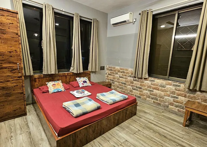 Elephant House Luxury Villa With Curve Pool-Colossal Garden-Panoramic View Lonavala