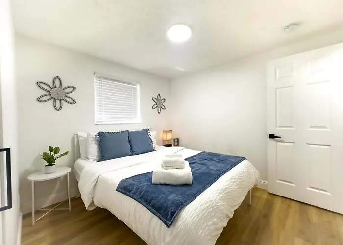 Beautiful & Relaxing 2 Kings Villa Tampa