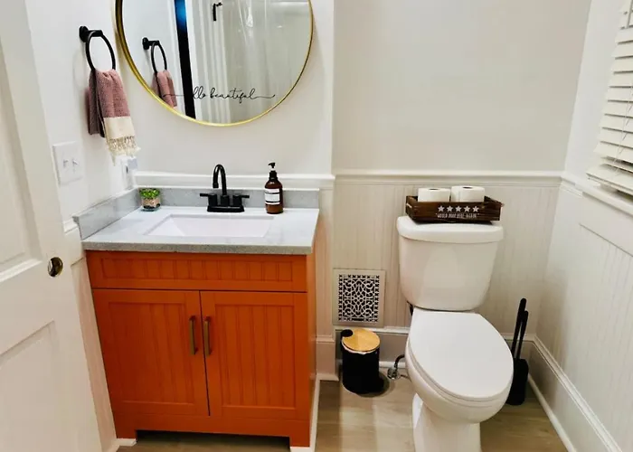 Jungle House Columbus Sleep 12 Downtown Ohio Free Parking - Near Convention Center & Nationwide Arena - 4Br Short North Luxury Home - Over 5,800 Five Star Stays