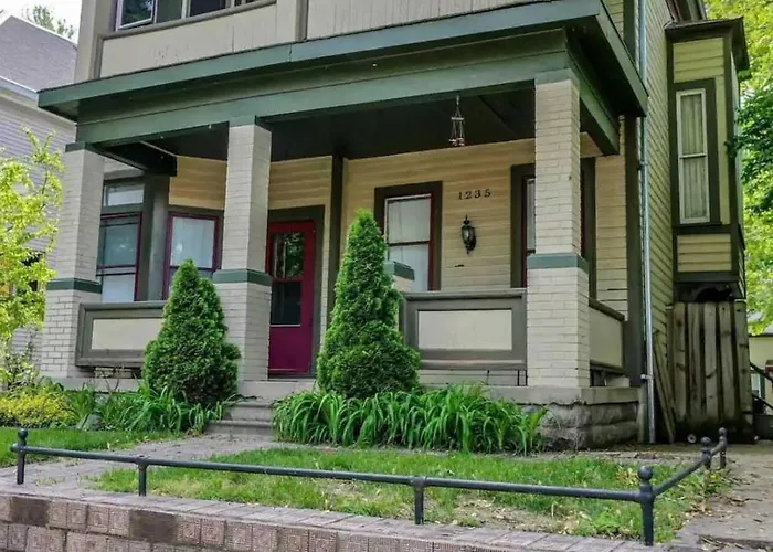Jungle House Columbus Downtown Free Parking Sleeps 8 - Near Convention Center & Nationwide Arena - 2Br Short North Luxury Home - Over 5,800 Five Star Stays