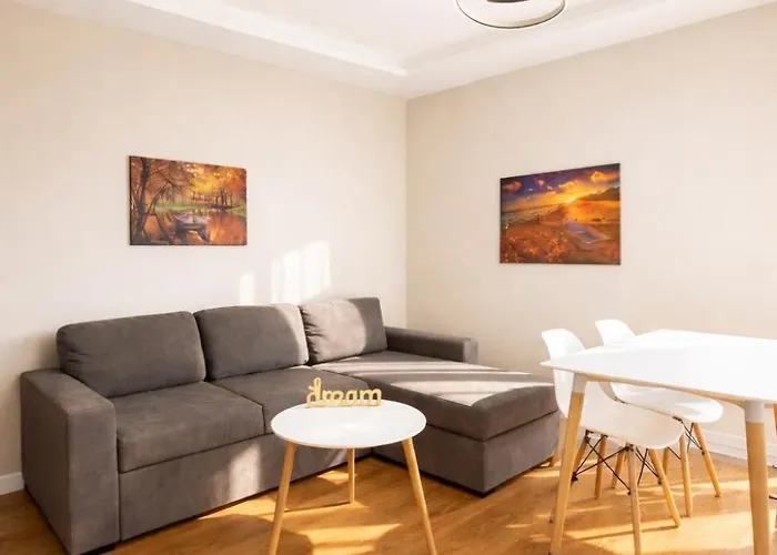 Bllok: Central Cozy Stay, 24/7 Self Check-In Tirana