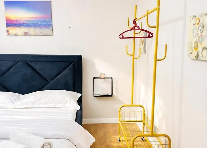 Bllok: Central Cozy Stay, 24/7 Self Check-In Tirana