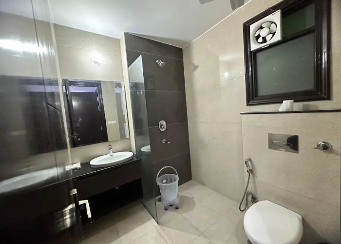 Royal Palace 1 Bhk - Kitchen, Balcony, Lift, Gym, New Delhi