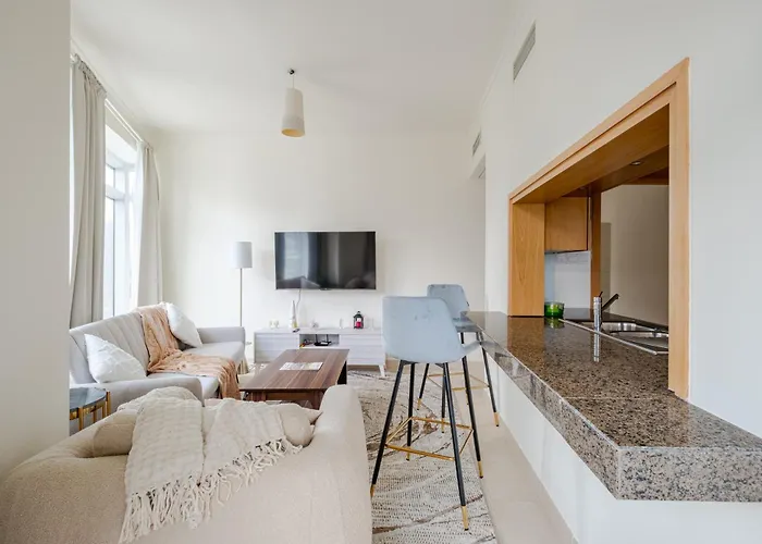 2Br Luxury Apartment In Downtown Opposite Mall And Fountain Entrance Dubai
