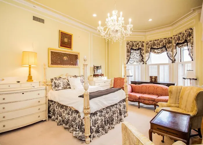 Back Bay Efficiency Unit, Pvt Bath, Kitchenette Apartment Boston