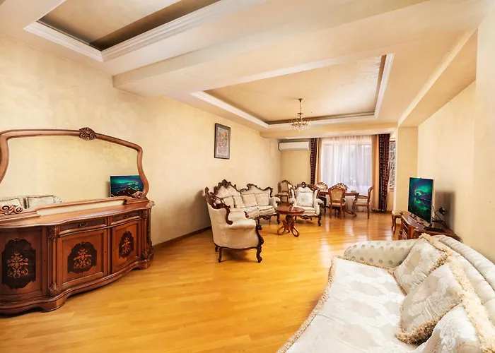 Downtown Yerevan Grand Stay - 3 Bedrooms & 2 Bathrooms,200 Sqm