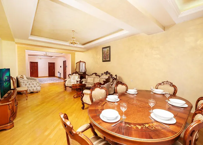 Downtown Yerevan Grand Stay - 3 Bedrooms & 2 Bathrooms,200 Sqm