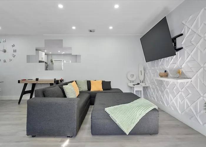Massage Chair - Backyard - 5 Min 2 Dt Calle 8 Brickell Miami