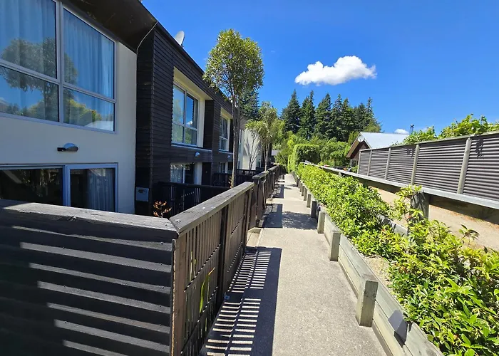 Cozy Two Bedroom Apartment In Wanaka, Nz