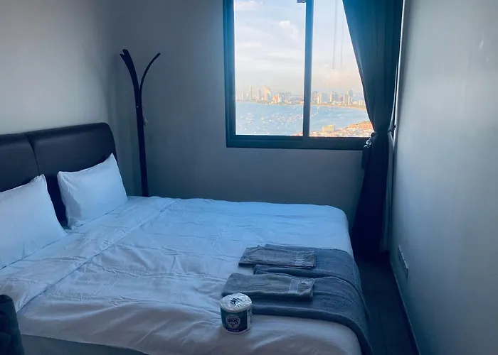 Sea View 2Br High Floor Unixx Apartment Pattaya