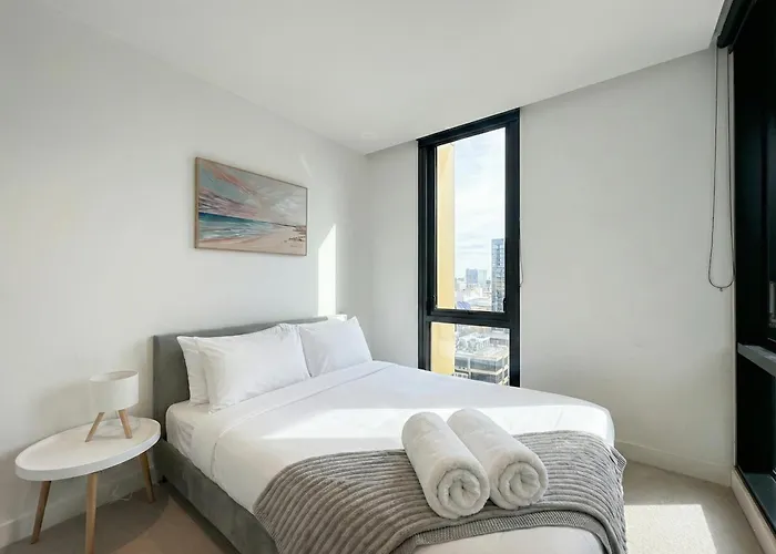 Cosy Corner 2Br With City Views Melbourne